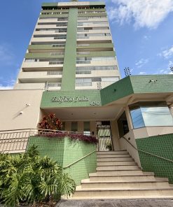 Apartamento mobiliado à venda no Edifício Júlia em Cascavel com três quartos e duas vagas