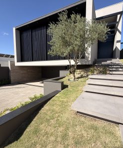 Casa Térrea de Alto Padrão no Condomínio Treviso com 4 Suítes e Piscina – Cascavel/PR