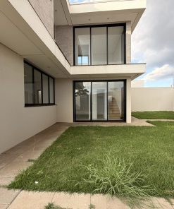 Sobrado à Venda no Bairro Tropical II em Cascavel PR | 3 Quartos, Suíte, Garagem e Alto Padrão