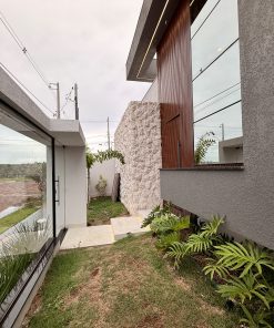 Casa de Alto Padrão com 3 Suítes e Piscina à Venda em Cascavel