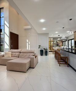 Sobrado de alto padrão mobiliado no Condomínio Vila Firenze em Cascavel – 4 suítes, energia fotovoltaica